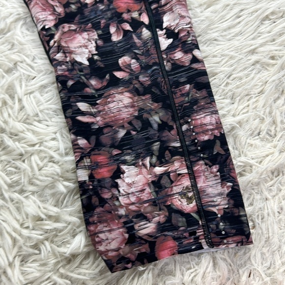 Lululemon Fast & Free Crop II Nulux 19" Peony Multi - Picture 2 of 6